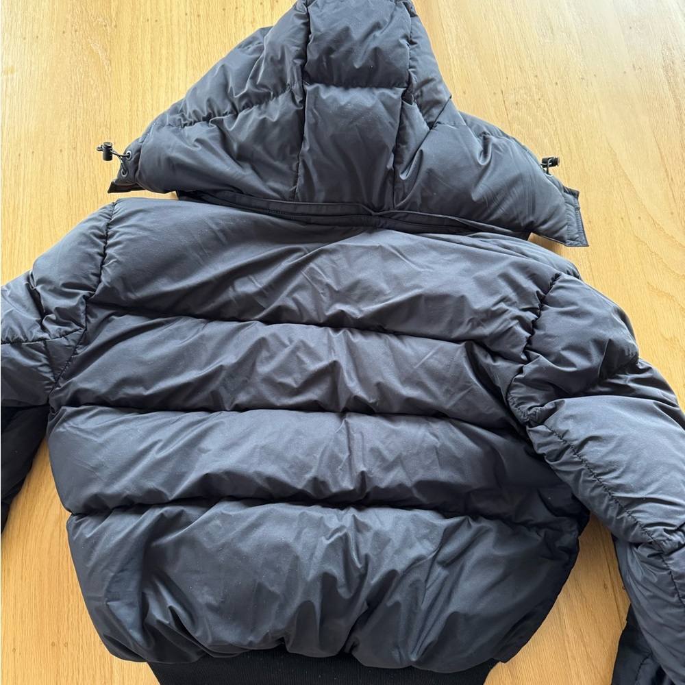 Aritzia Super Puff Jacket - Picture 2 of 7